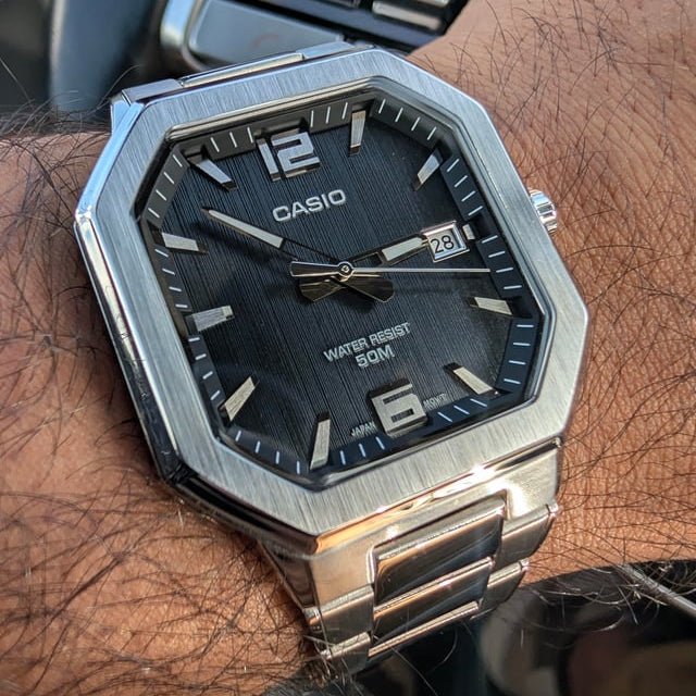 Casio MTP-B195D-1AVDF Octagonal Sport Black Dial Men's Stainless Steel Watch | Casio MTP-B195D-1AVDF - VERSE -