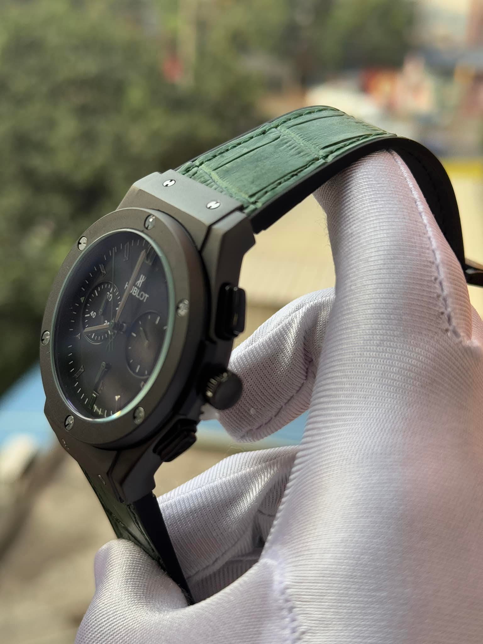 Hublot Classic Fusion Chronograph - Green Croc Leather Matte Black Dial ( Double A ) - VERSE - 