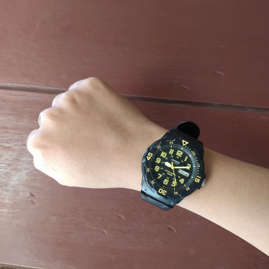Casio MRW - 200H - 9BVDF Gold Dial 100m Resin Men's Diver Watch | Casio MRW - 200H - 9BVDF - VERSE - 
