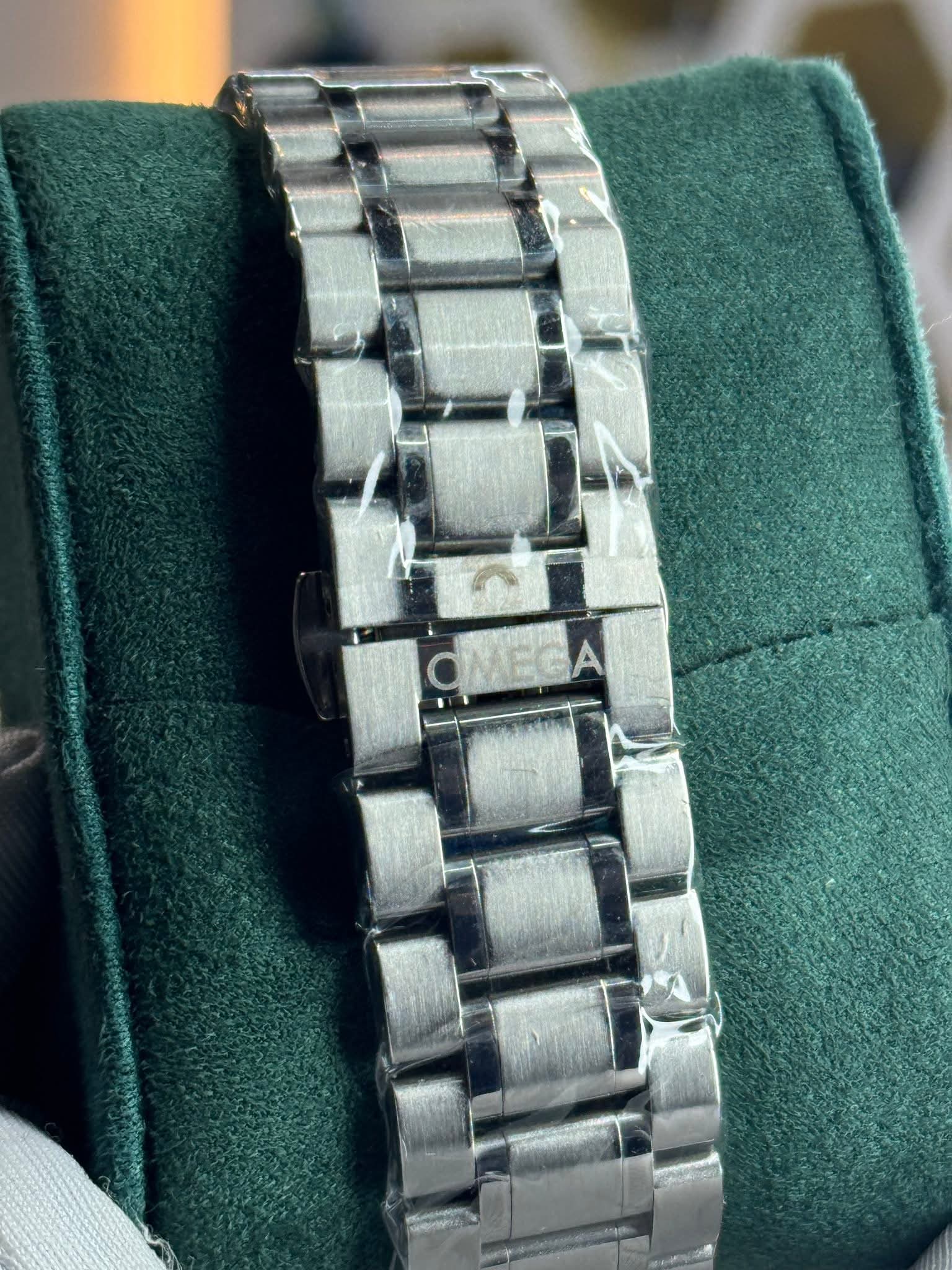 Omega Speedmaster “Silver Snoopy Award” 50th Anniversary Chronograph – Silver Dial AA - VERSE - 