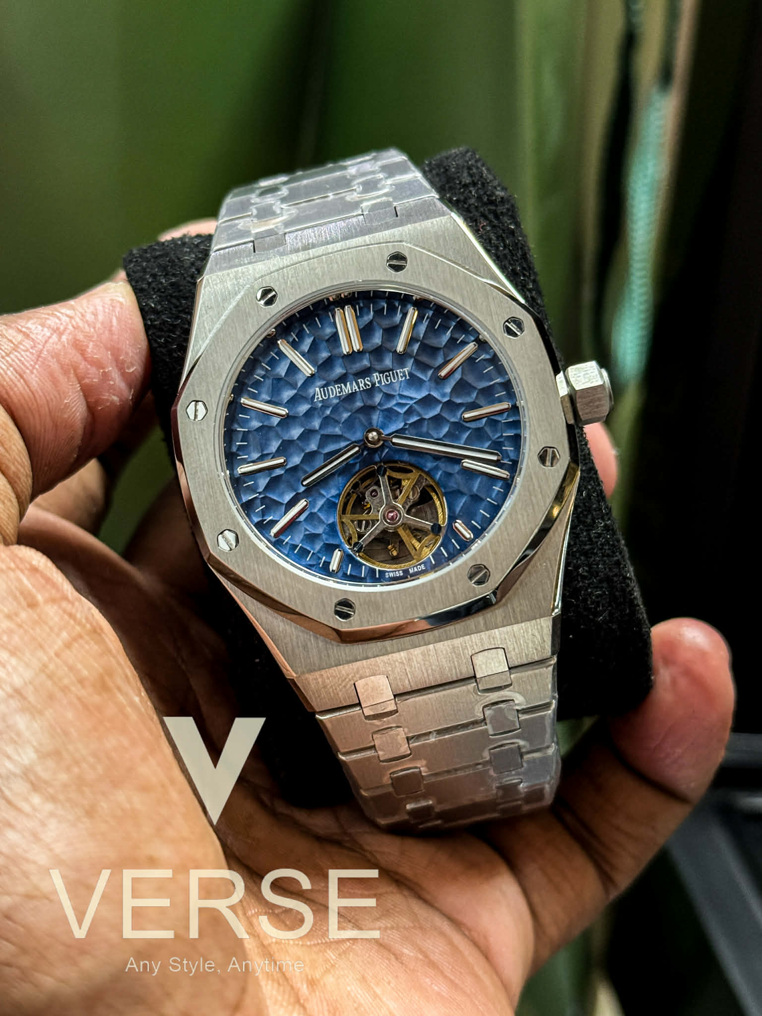 Audemars Piguet Royal Oak Flying Tourbillon 41mm – Dimpled Blue Dial Master - VERSE - 