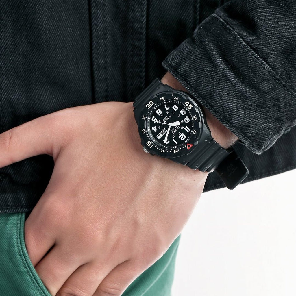 Casio MRW - 200H - 1BVDF Black Dial 100m Resin Men's Diver Watch | Casio MRW - 200H - 1BVDF - VERSE - 