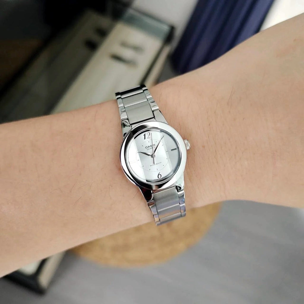 Casio LTP - 1230D - 7CDF White Dial Women's Stainless Steel Watch | Casio LTP - 1230D - 7CDF - VERSE - 