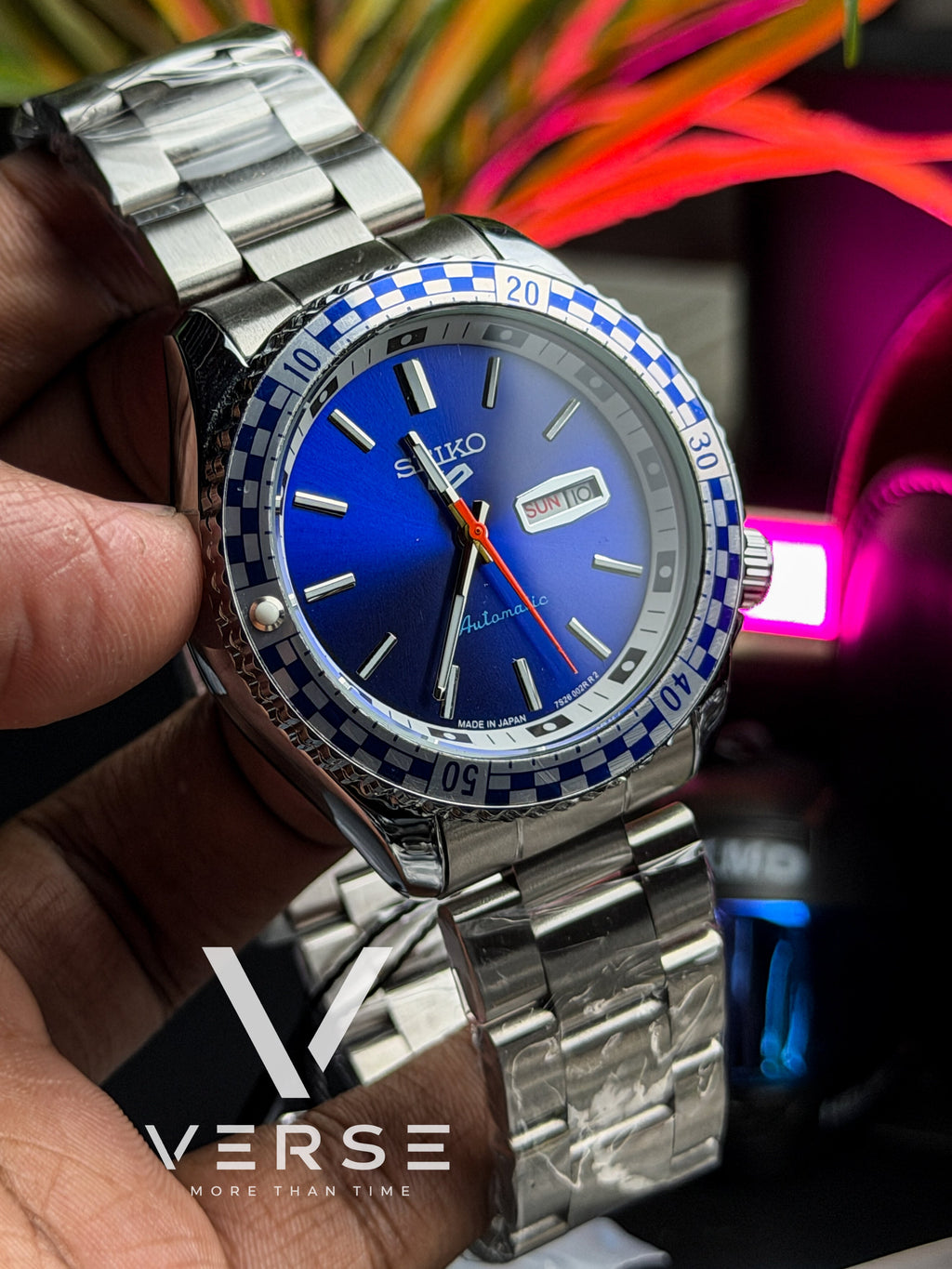 Seiko 5 Sports Checker Flag Style Automatic Watch – Royal Blue Sunburst Dial | Blue & White Bezel (Double A) - VERSE -